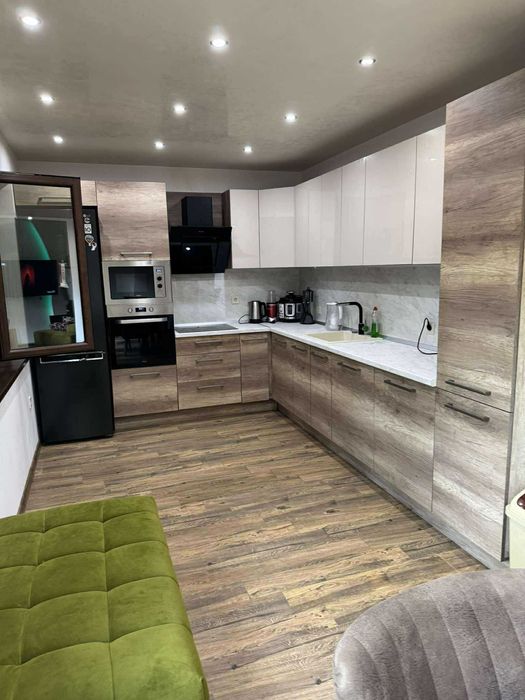 Продава се Тристаен апартамент в Казанлък - 106 кв.м за 1732 €/кв.м - Снимка #12