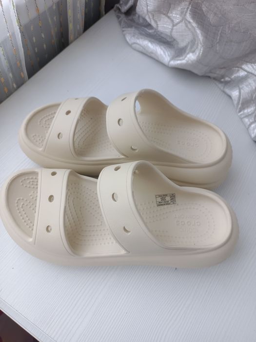 Продам crocs  шлепки новые