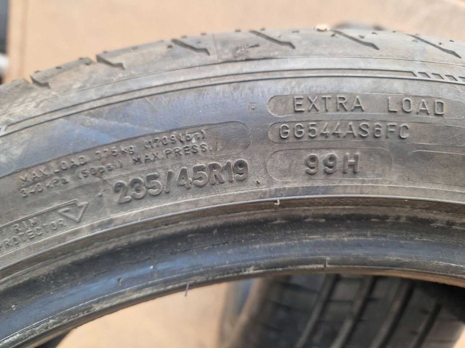2 Goodyear R19 235/45 Летни гуми  DOT1024