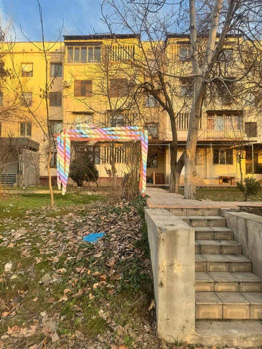 срочно! Юнусабад-15 2/1/4напротив  метро Туркистон, первая линия