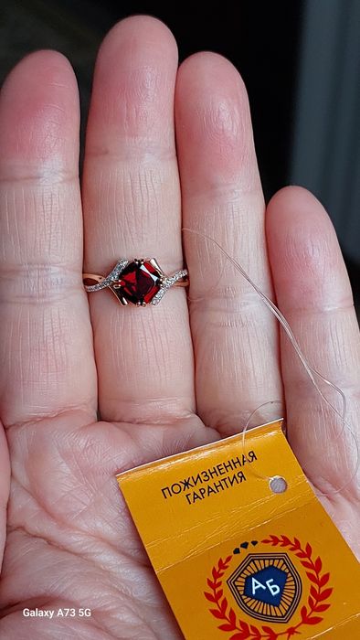 Золотое кольцо с Гранатам и Бриллиантами