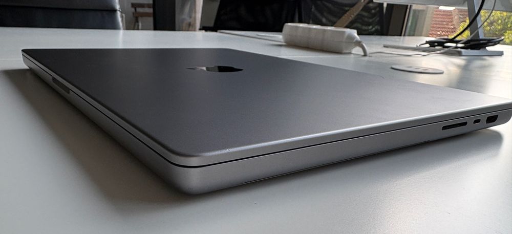 Apple MacBook Pro 2021 16' M1Pro 1TB