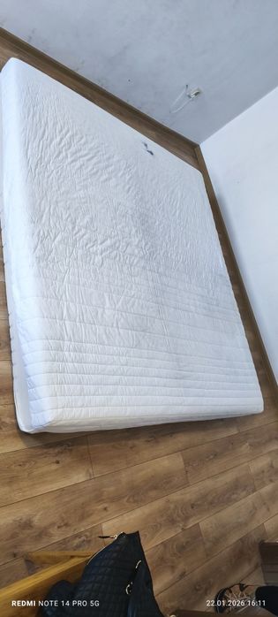 Vând saltea de burete