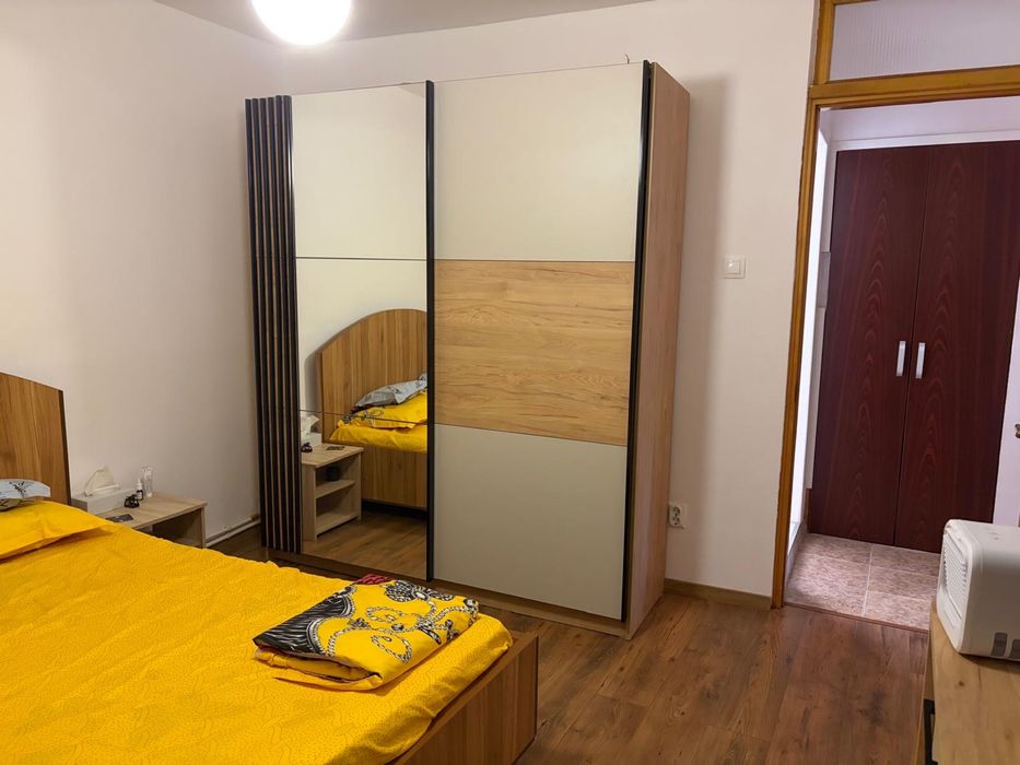 Inchiriez apartament cu 3 camere
