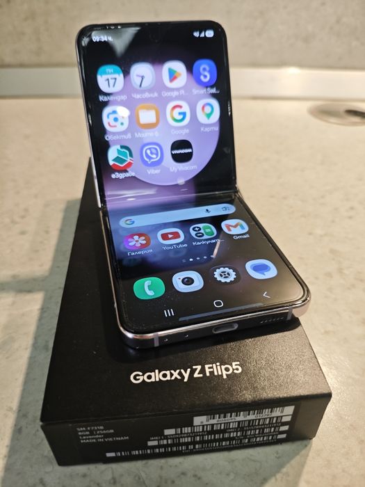 Продавам Samsung galaxy z flip 5