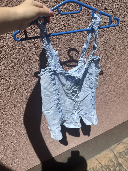 Top bleu cu snur