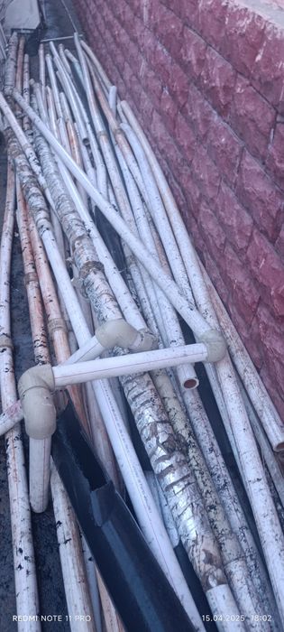 Трубы металл и полипропилен. Ворота.