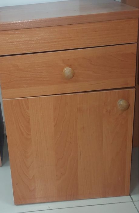 Офисная мебель в отличном состояним