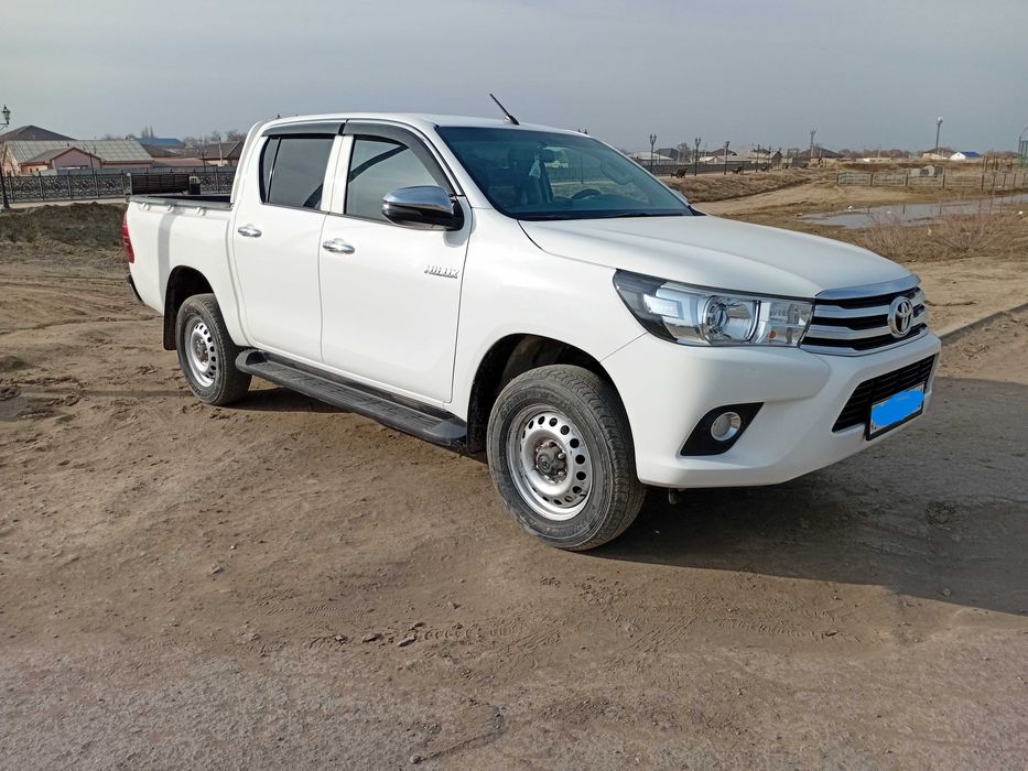 Toyota Hilux 2021 год