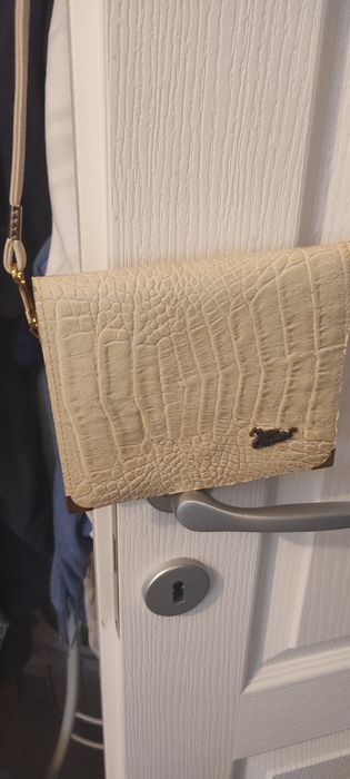 Gentuța piele cu bareta detașabilă, dimensiuni 16x13