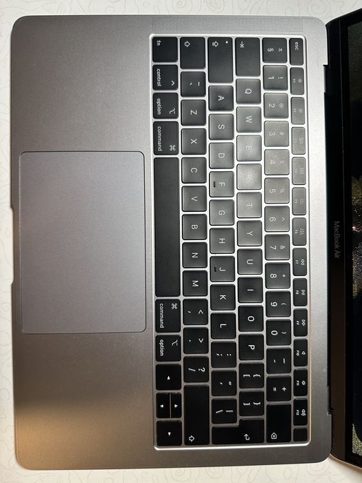 Vand MacBook Air 13″ 2019, i5 1.6 GHz, 8 GB, Intel UHD Graphics 617