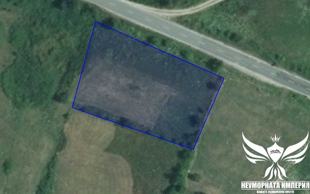 Продавам парцел УПИ 2350кв.м. на първа линия в с.Тополово