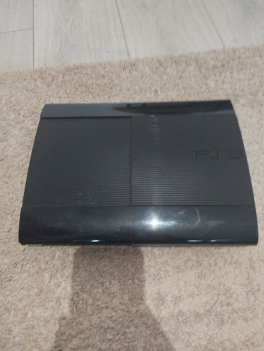 Vând PlayStation 3 super slim fara manete