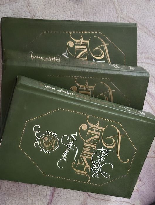 Книги  есть разные.