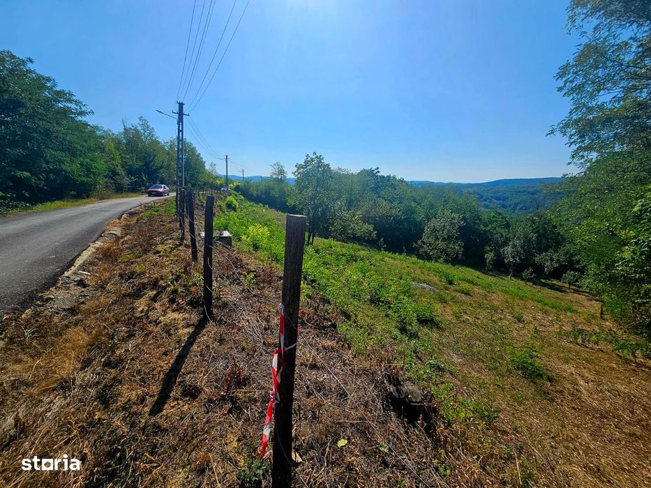 Teren intravilan 2322 mp, Păcuri – vedere superbă spre pădure!