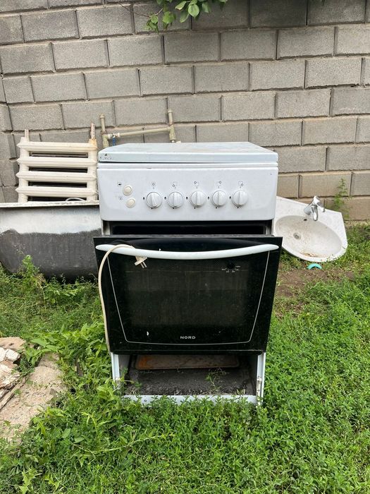 Духовка работает