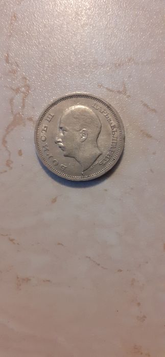 Стари монети и банкноти от миналия век.