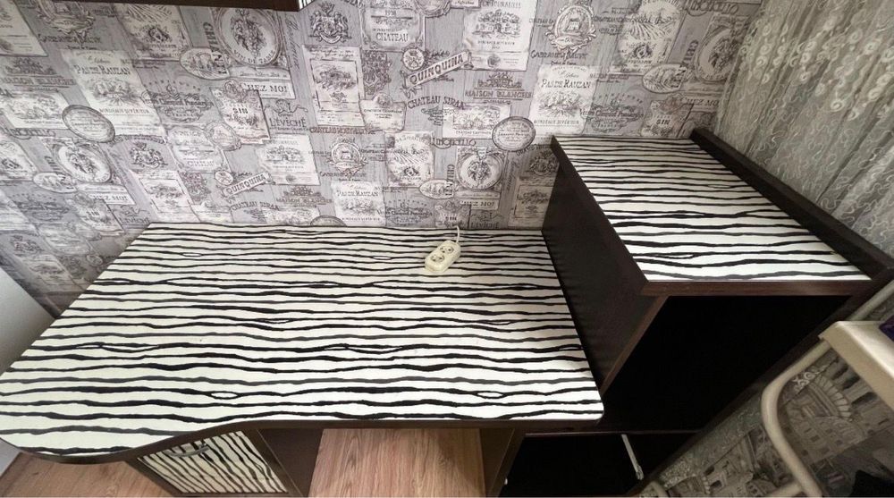 Стол писменный или компьютерный