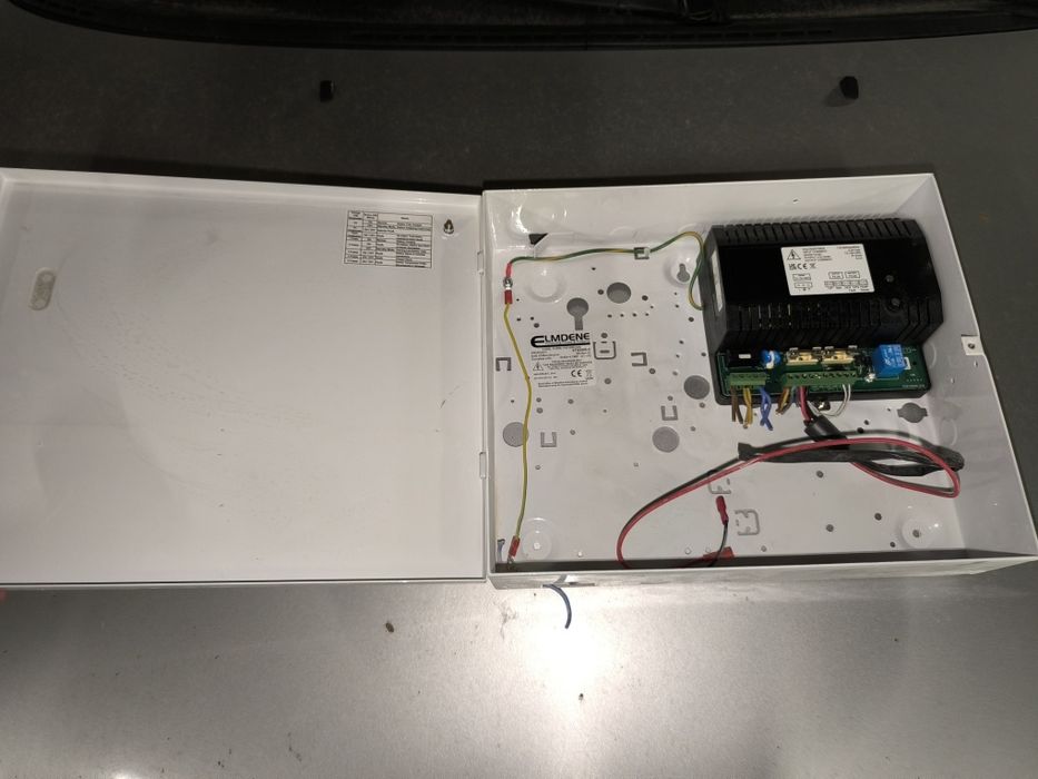 Vând surse 24V, curent continuu