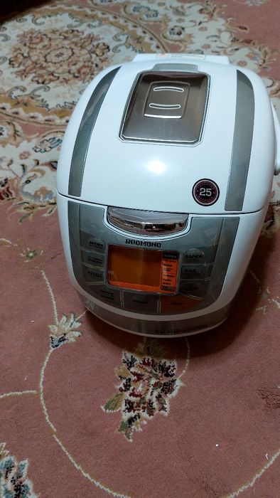 Мультиварка Redmond RIKANTO 800W. Отличное состояние. Новый. Ташкент