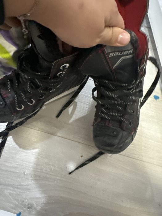 Продам хоккейные коньки