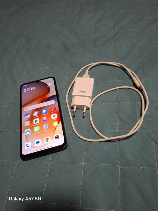 Xiaomi Redmi 13C с зарядно