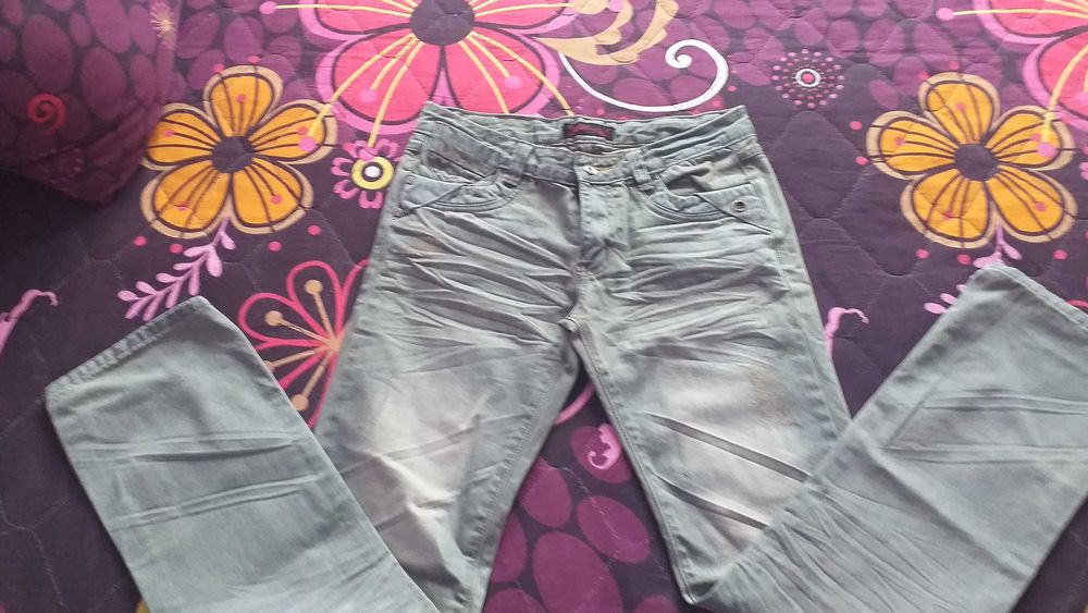 Дамски модерни  дънки размер 29 и други дрехи -25-80лв.