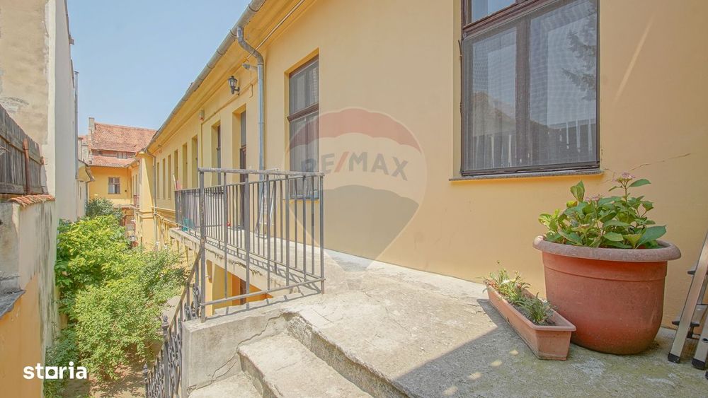 3 camere în Centrul Istoric: 90 mp, curte privată și vedere spre Tampa
