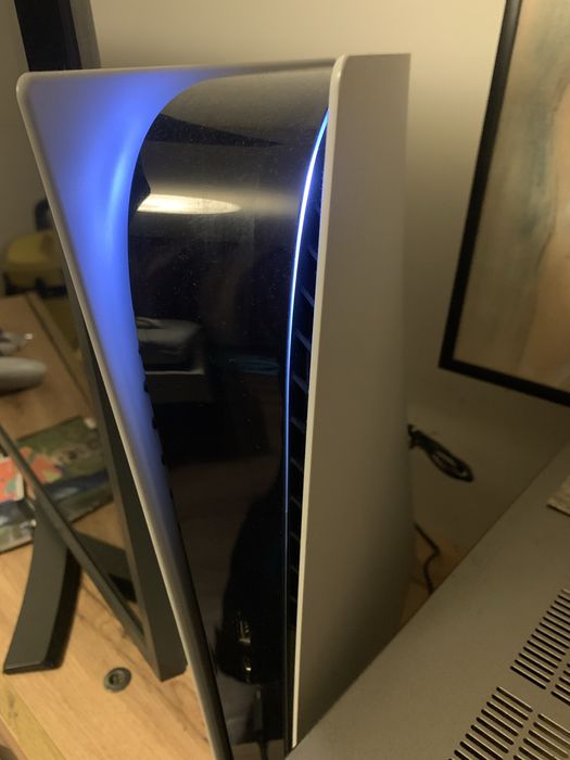 Playstation 5 digital 825GB plus casti HyperX noi