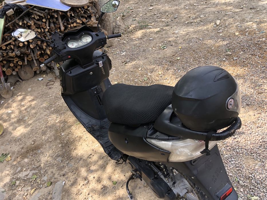 Скутер сотилади!