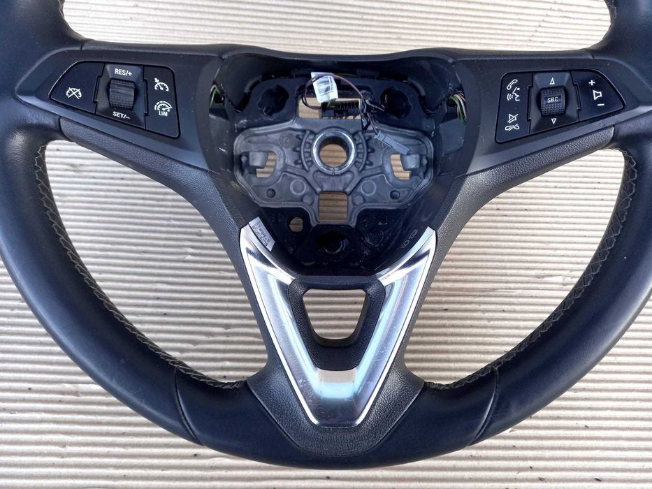 Opel Corsa E 2014--2019, volan piele cu comenzi.