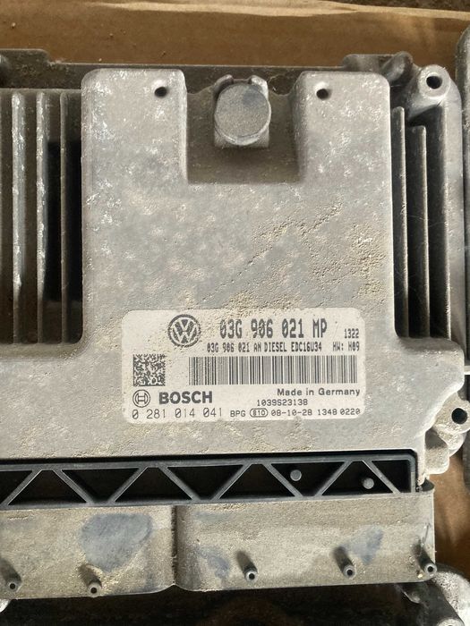 Компютър еку ecu електронен блок двигател пасат б6 туран голф bkd