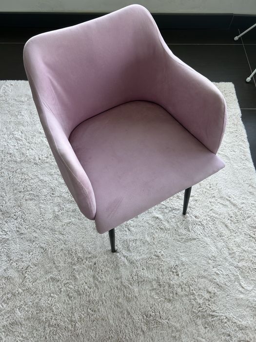 Столове за трапезария . Ползвани 3-4 месеца! 6 броя