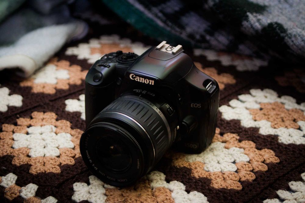 Aparat foto Canon 450d body defect cu obiectiv .