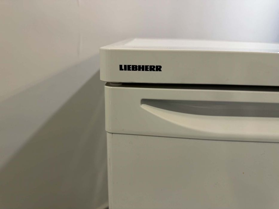 Продавам хладилник LIEBHERR