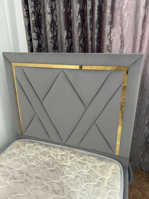 Кровать с матрасом 70000