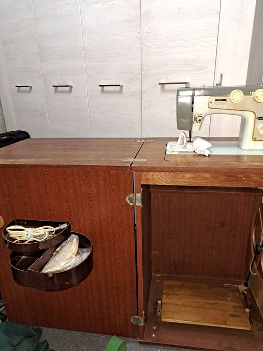 Продам швейную машинку