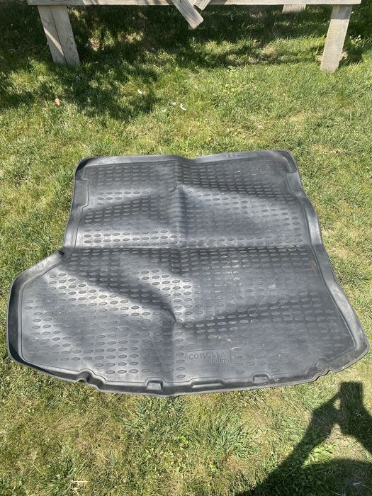 Резиновый Коврик для  багажникаТайота  150 кузов