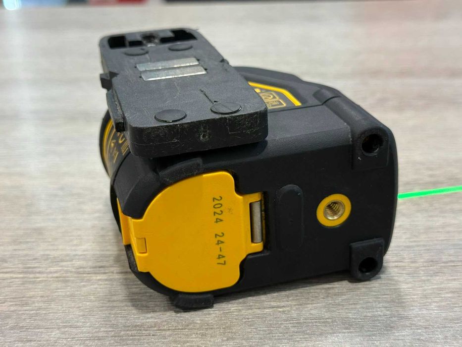 Лазерен нивелир DEWALT DW088CG