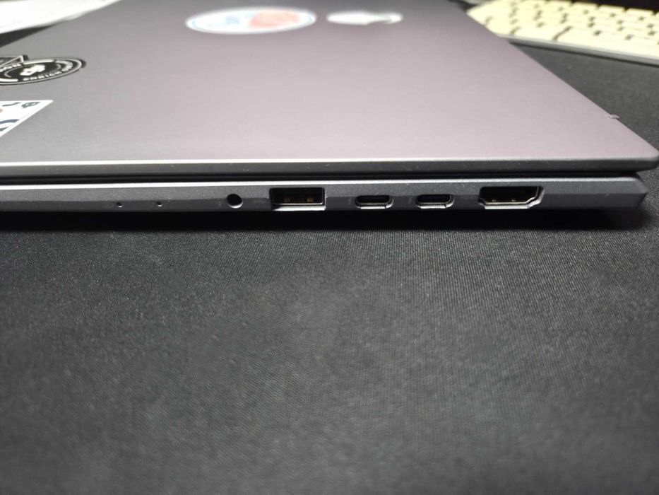 Laptop ASUS i5, OLED 15.6", 16GB RAM, 512GB SSD, cu Windows 11 Pro