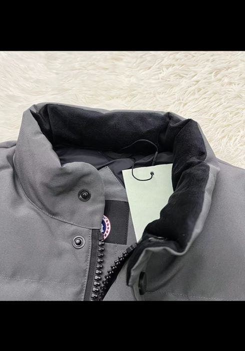 Продам парку безрукавку Canada goose