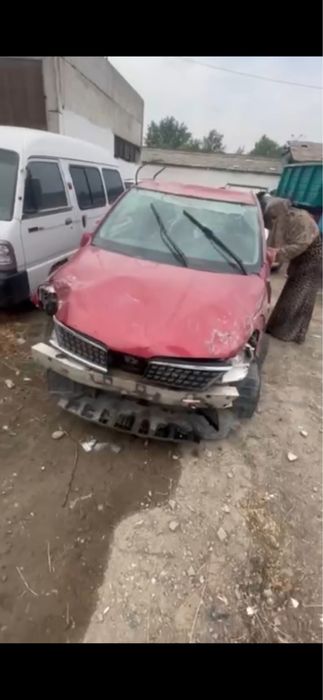 Sotiladi Nissan tida 2007 avariya dtp holat