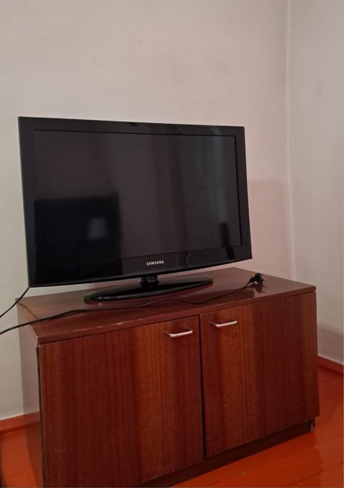 Телевизор с подставкой LG