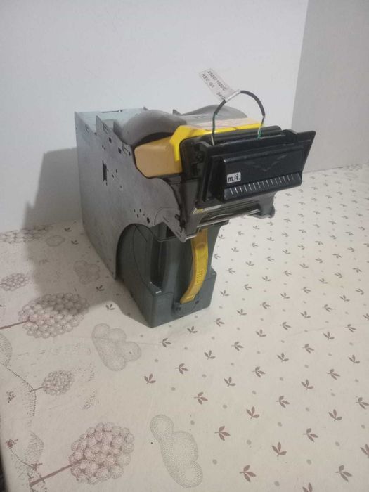 Продам купюроприемники  MEI Advance
