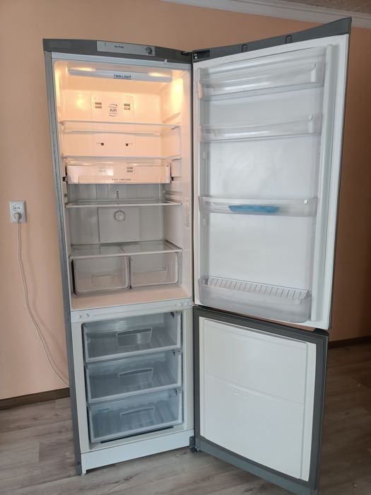Холодильник INDESIT в отличном состоянии