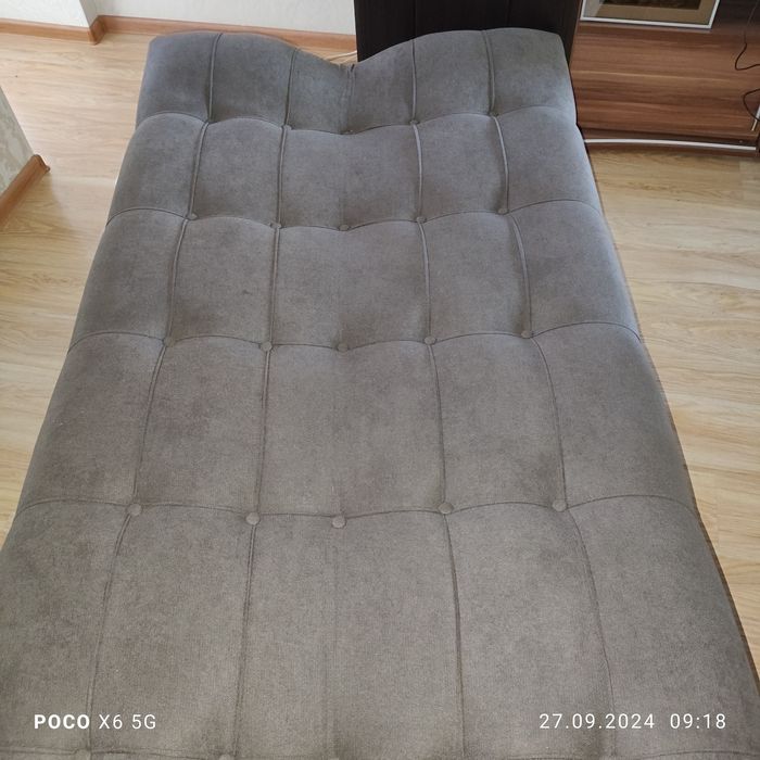 Продам диван новый, с чехлом