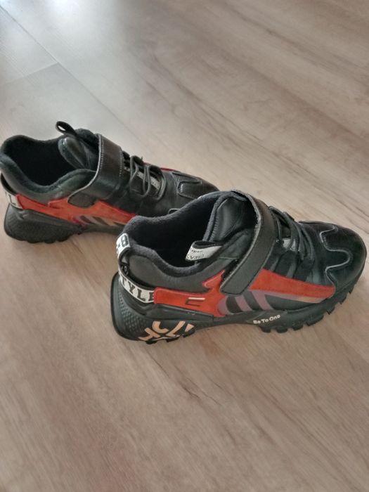 Продам кроссовки на мальчика, размер 29