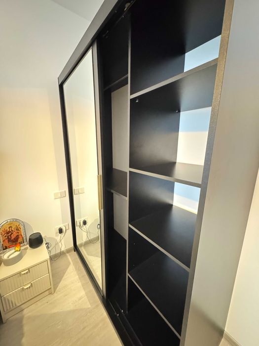 Dulap MDF Hartford 402 negru și auriu în stare foarte bună