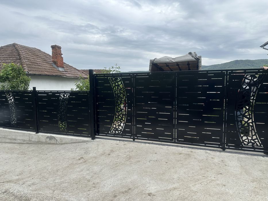 Porti garduri din tabla decupta