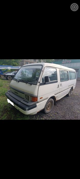 Продам машину Mazda E2000